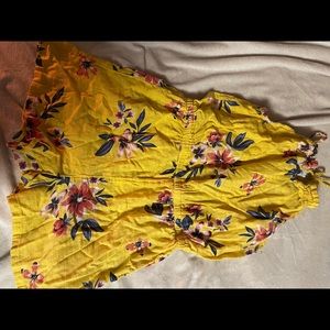 Young girl sizes 14 through xtra small Juniors. All fit my daughter at 12yrs old